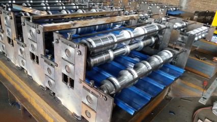 实心轴彩钢瓦机械在屋顶类建材应用优化分析——基于沧州顺成压瓦机械设备842mm有效成型宽度的技术优势报告